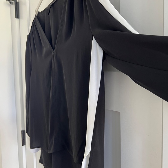 BCBG MaxAzria Colorblock V-Neck shirt- Sz M - Picture 7 of 8